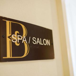 Sign indicating the location of a spa and salon.