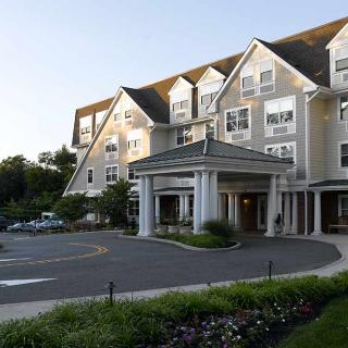 A modern hotel building with a welcoming entrance and landscaped surroundings.