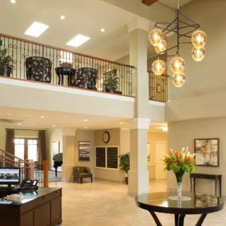 A spacious and modern hotel lobby with elegant decor and lighting.
