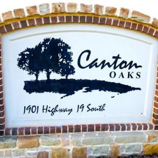 Entrance sign for Canton Oaks at 1901 Highway 19 South.