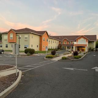A welcoming hotel complements the evening sky as guests arrive.