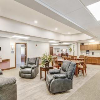 Suite Living Senior Care - Inver Grove Heights