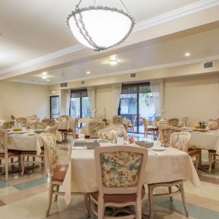 An elegantly decorated dining room with empty tables and chairs.