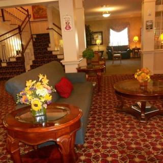 A cozy lobby area featuring comfortable seating and floral decorations.