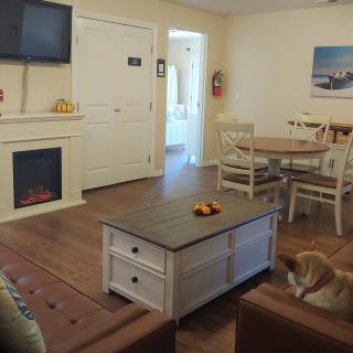 Twin Lakes Manor