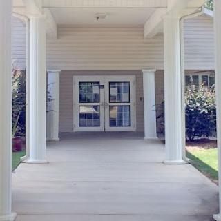 Montrose Manor