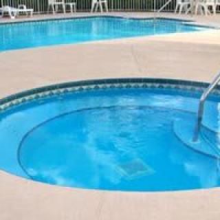 An inviting view of a swimming pool and hot tub, perfect for relaxation.