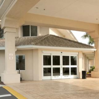 The exterior entrance of a hotel building with a covered walkway.