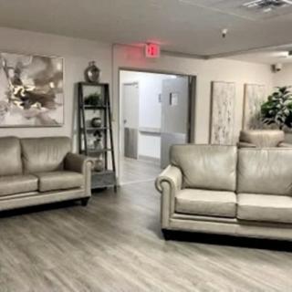 A cozy waiting room with sofas and decorative elements.
