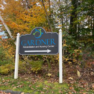 A sign for the Gardner Recreation and Warming Center surrounded by autumn trees.