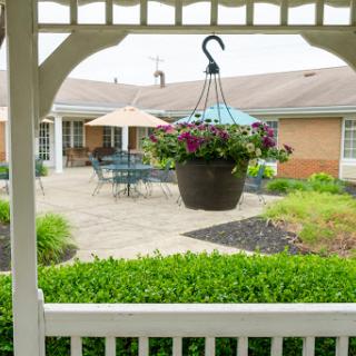 A beautifully arranged courtyard with hanging flowers, perfect for relaxation.