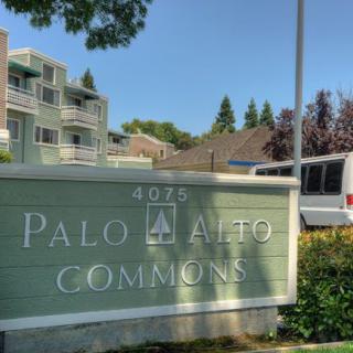 A sign for Palo Alto Commons with residential buildings in the background.