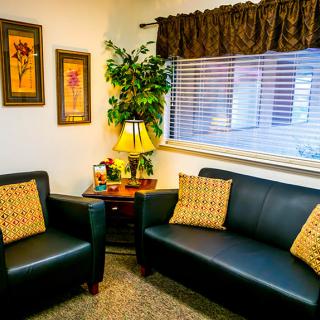 Cozy living room with leather seating and decorative elements.