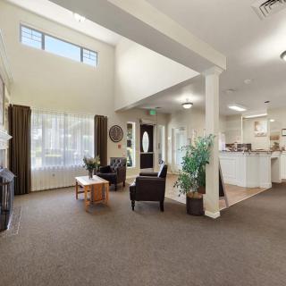 A spacious and modern living area with natural light, connected to an open kitchen.