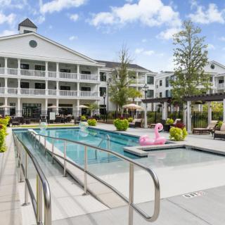 A luxurious hotel with an inviting outdoor swimming pool area, perfect for relaxation.