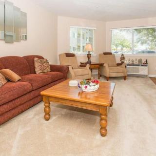 Creekside Oaks Retirement Community