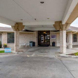 Entrance of a building with a covered driveway.
