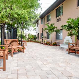 Grand Villa Of Englewood