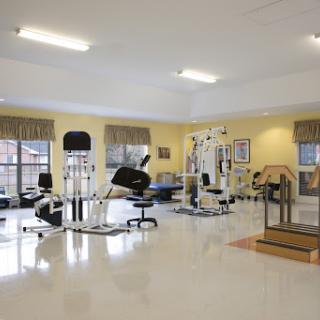 A spacious and well-equipped gym designed for fitness and rehabilitation.