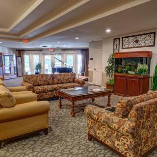 A cozy lobby with comfortable seating and an aquarium.