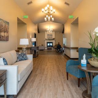 A welcoming lobby with modern furnishings and elegant lighting.
