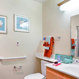 A well-organized bathroom with towels and decor.