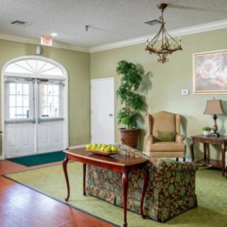 A cozy lobby with classic furnishings and decor.