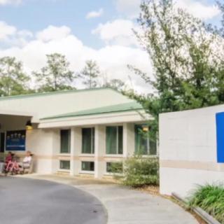 Signature Healthcare At The Courtyard