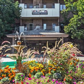 Courtyard At Lakewood