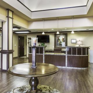 Elegant hotel lobby with a reception desk and modern design elements.