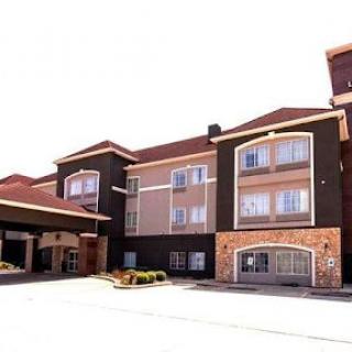 A modern hotel showcasing a combination of contemporary and traditional architectural styles.