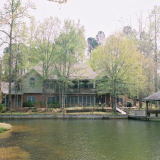 Lakeview Manor