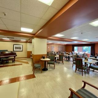 A spacious dining area featuring a comfortable seating arrangement, ideal for casual dining.
