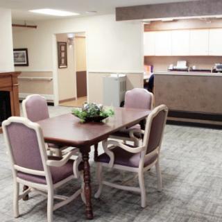 A reception area with a table and chairs, featuring a decorative centerpiece.