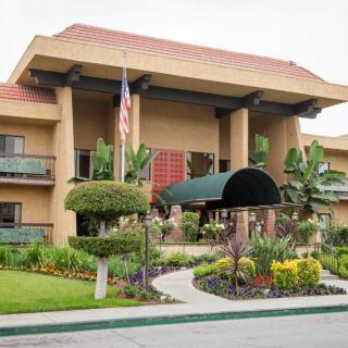 Arcadia Gardens Retirement Hotel