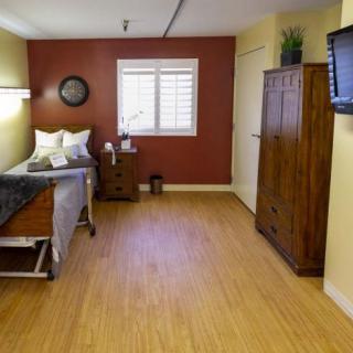 A clean and tidy hospital room with essential furnishings.