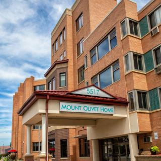 The exterior of Mount Sinai Hospital with a clear sky in the background.