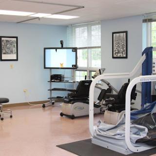 A well-equipped therapy room featuring rehabilitation equipment and a calm atmosphere for physical therapy sessions.