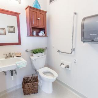 A clean and organized bathroom featuring essential fixtures and decorative elements.
