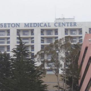 A view of Seton Medical Center surrounded by trees.