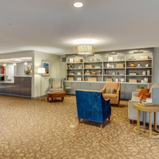A welcoming hotel lobby with comfortable seating and a stylish bookshelf.