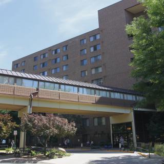 An exterior view of a hospital building featuring a skybridge.
