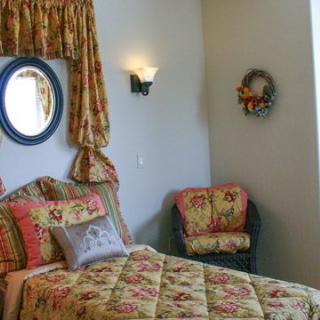Monterey Lodge