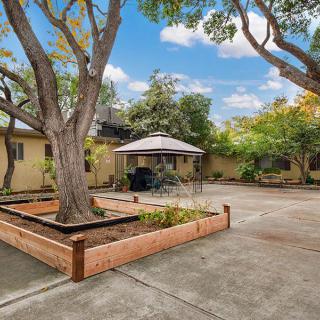 Courtyard Care Center - San Jose