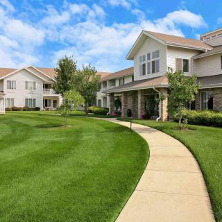 Holiday Parkside Court