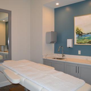 A serene and well-organized medical treatment room, designed for patient comfort.