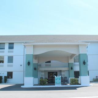Front entrance of a hotel building with a covered driveway.