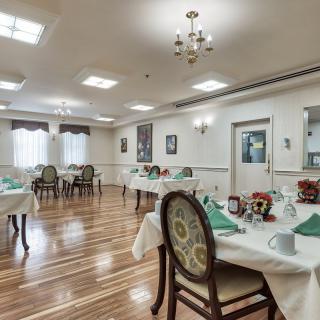 An elegantly decorated dining room with nicely set tables and comfortable chairs.