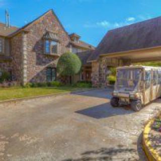 Country Club At Woodland Hills