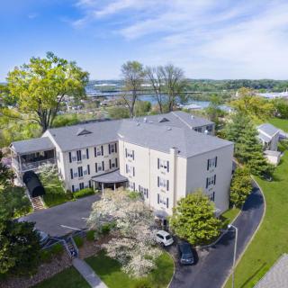 River Oaks Place - Loudon